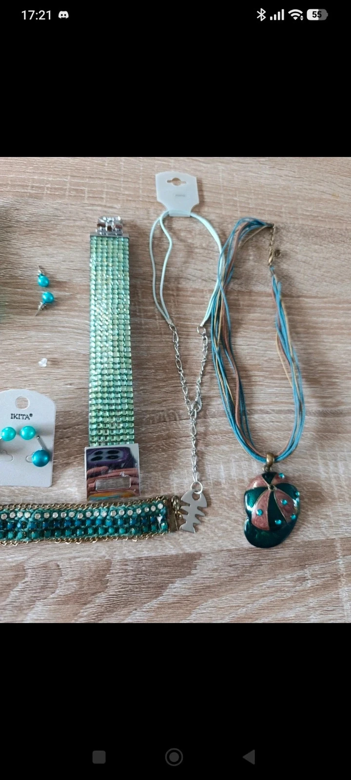 Lot sieraden voor dames 8 stuks
3 armbanden
2 paar oorbellen
1 kristallen manchet – photo 5